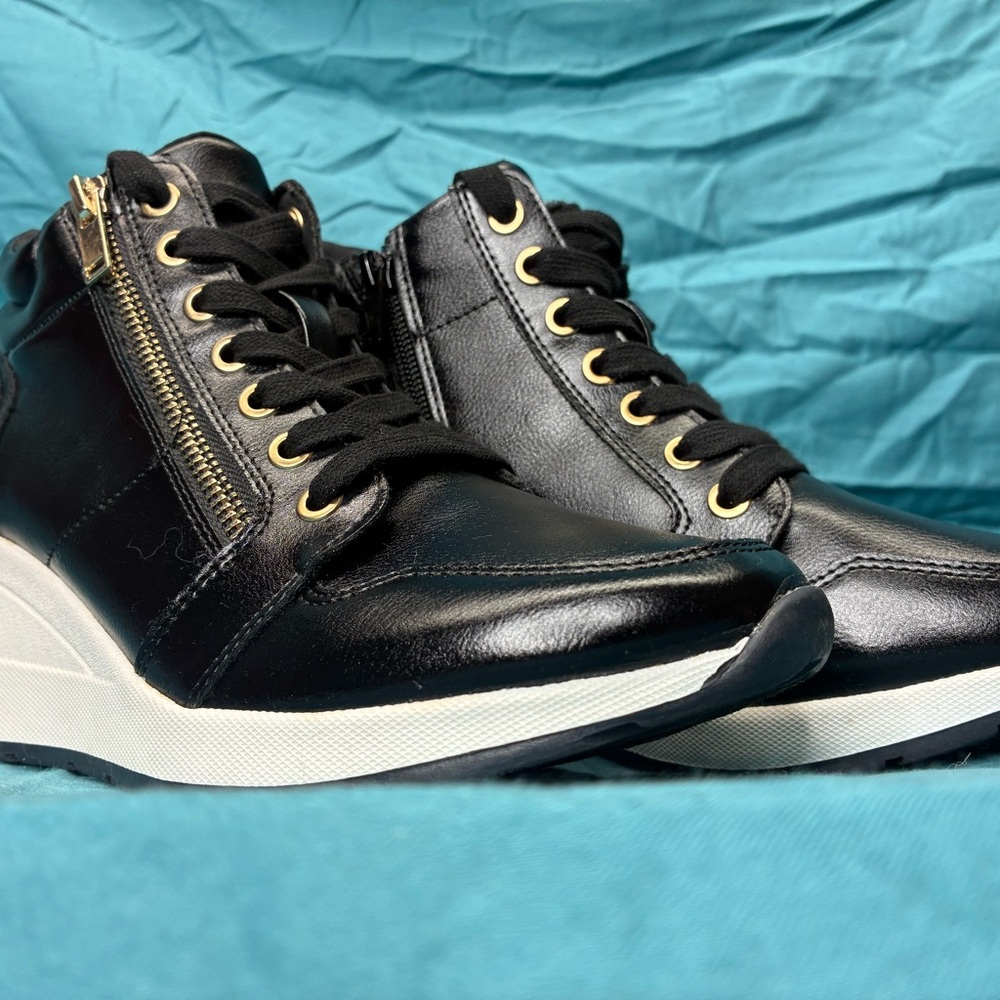 ALDO Black Platform Wedge Sneakers • Gold Details • Zip • Women’s 8 • GUC